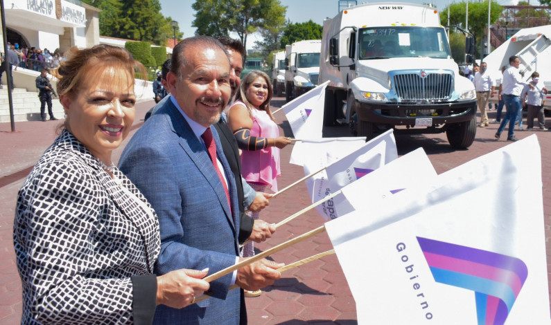 Realiza Pedro Rodríguez segunda entrega de parque vehicular en Atizapán