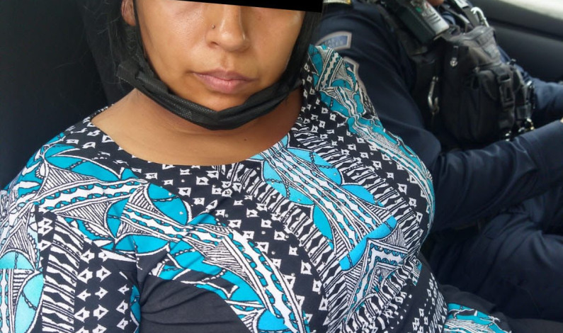 Detienen a mujer en Tlalnepantla por presunto robo de vehículo a mano armada