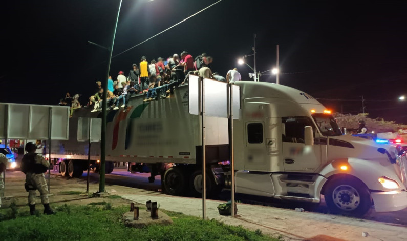 Rescata Guardia Nacional a personas migrantes transportadas en tractocamión en Chiapas