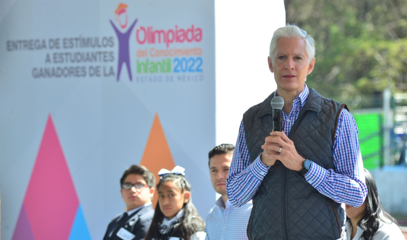 Premia el gobernador a ganadores de la Olimpiada Infantil del Conocimiento