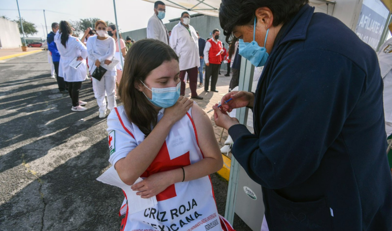 Refuerzan esquema de vacunación contra Covid-19 del personal de Cruz Roja Mexicana