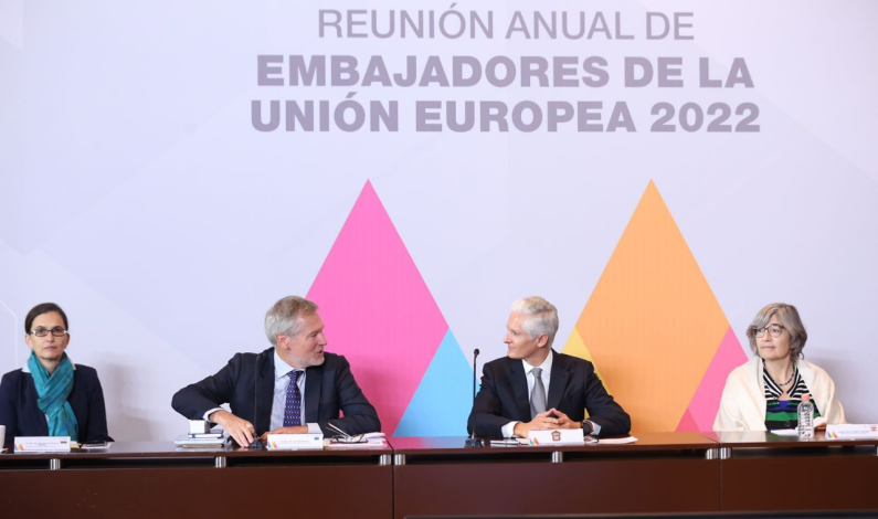 Se reúne ADM con embajadores europeos